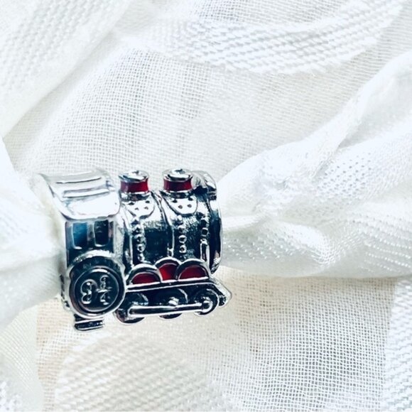 🚂✨ NWOT Hogwarts Express Charm – Harry Potter Magic ⚡ - Picture 10 of 14
